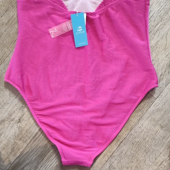 Cupshe One Piece Swimsuit - Picture 8 of 12